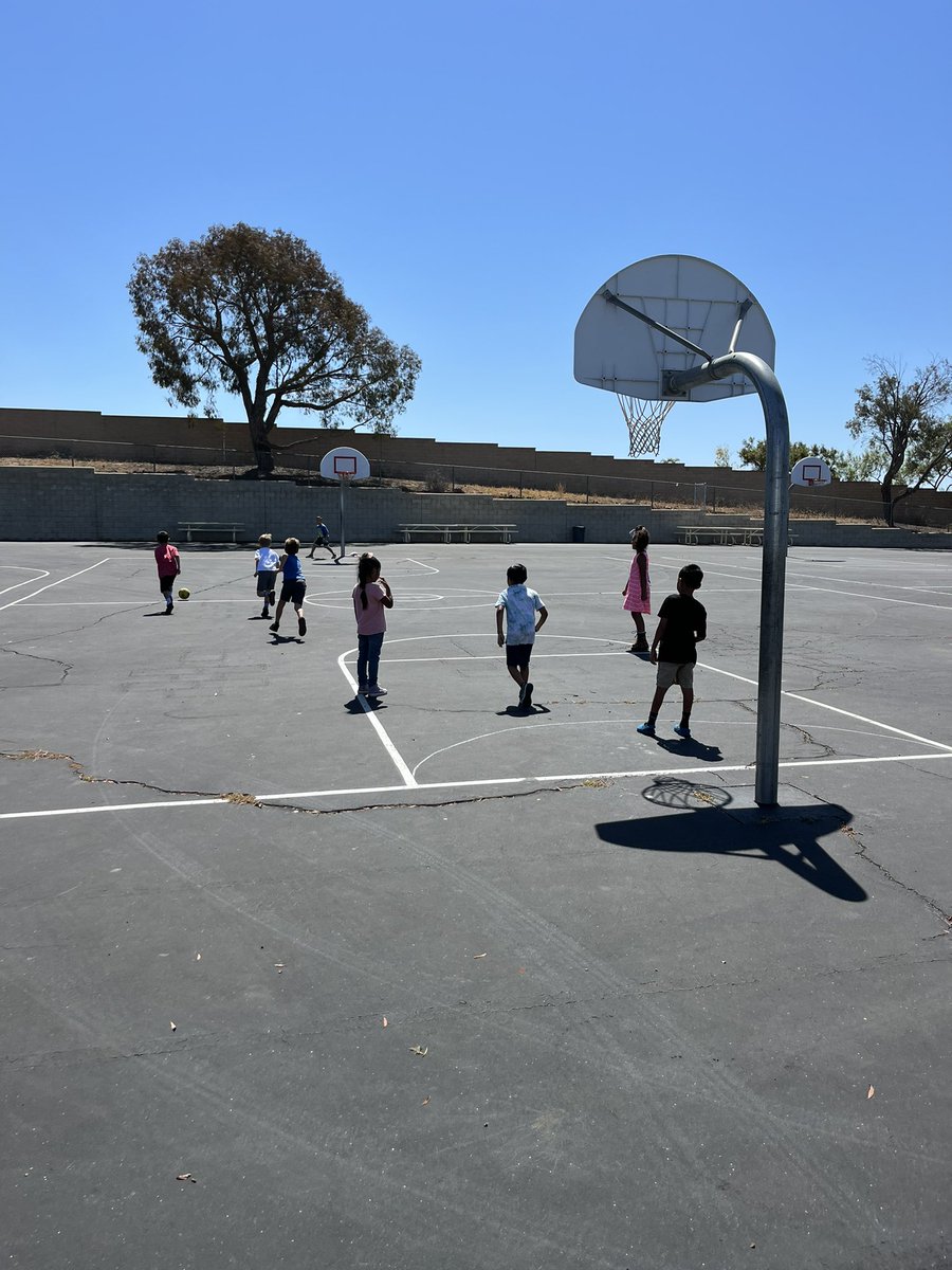 MrsShinnerWHF's tweet photo. Week 3 of Super Summer Camp is in the books!! Capes, super hero art, soccer, games, and sweet new t- shirts were just some of the highlights @WilliamHFrazie2 and @MaryFaySchool!! @FUESDSchools https://t.co/wKZl1xZuhX