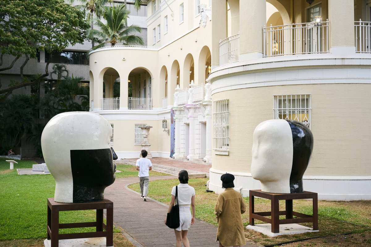 capitolmodern's tweet photo. We have a reputation for turning heads 🗣
Untitled Heads I and II by Jun Kaneko (sculpted in 1995) from the Art in Public Places Collection
.
pc: Brandyn Liu
#HiSAM #HiSAMLife #JunKaneko #Untitled #AlohaFriday #AlohaPoalima #ArtInPublicPlaces #ArtinPublicPlacesHawaii https://t.co/nVzDcrY0YA
