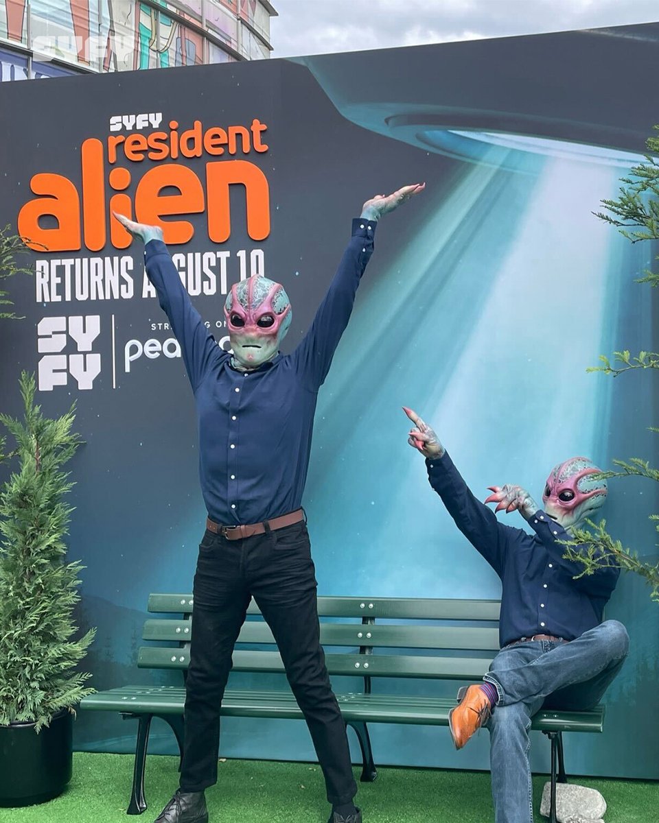SYFY's tweet photo. This is what happens when aliens and killer dolls run wild at #SDCC! 😈👽#SDCC2022 #Chucky #ResidentAlien #ReginaldTheVampire https://t.co/WO5F8AW2SY