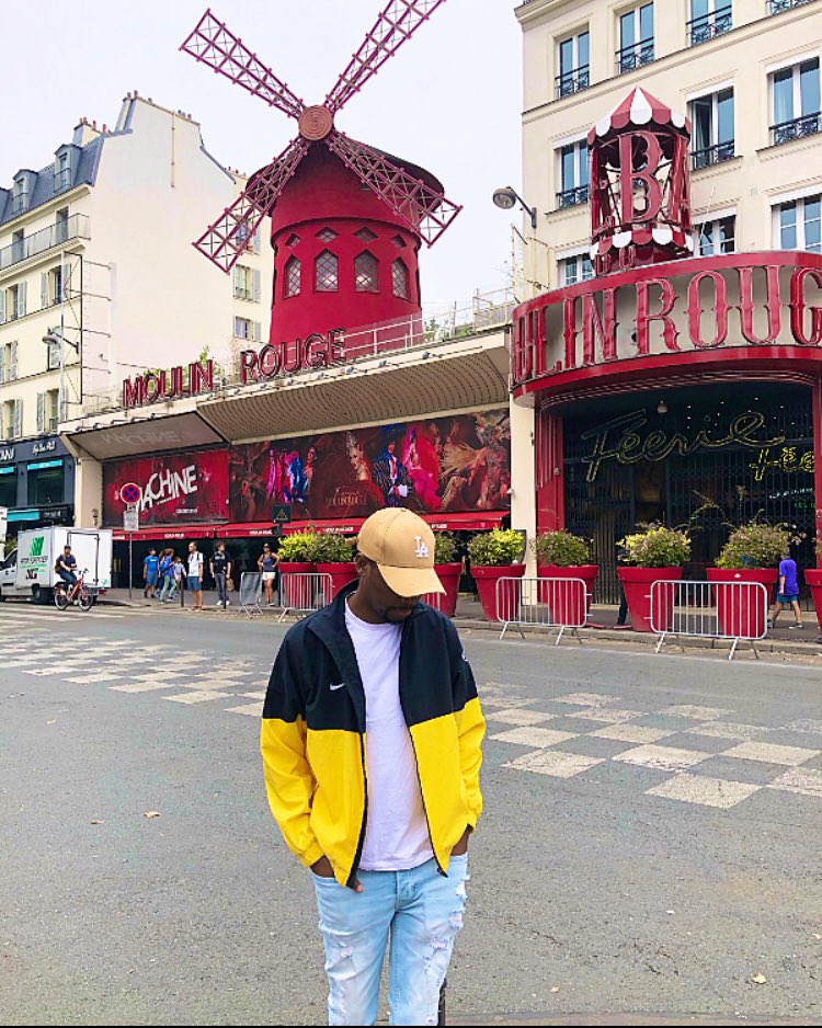SAITAMHITMAKER's tweet photo. Moulin Rouge 🇫🇷 https://t.co/WNiL1dSeuH