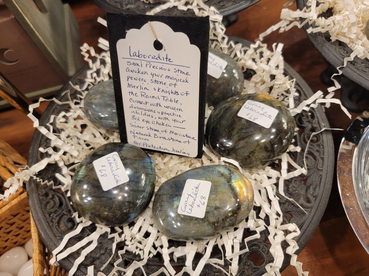 MadisonAntiques's tweet photo. Fridays Rock! 🪨 And so does our vast selection of Gemstones &amp; Minerals... Come See these and many more on display at our Store!
#rocks #gemstones #minerals #madisonfl https://t.co/ijY6DMQbC4