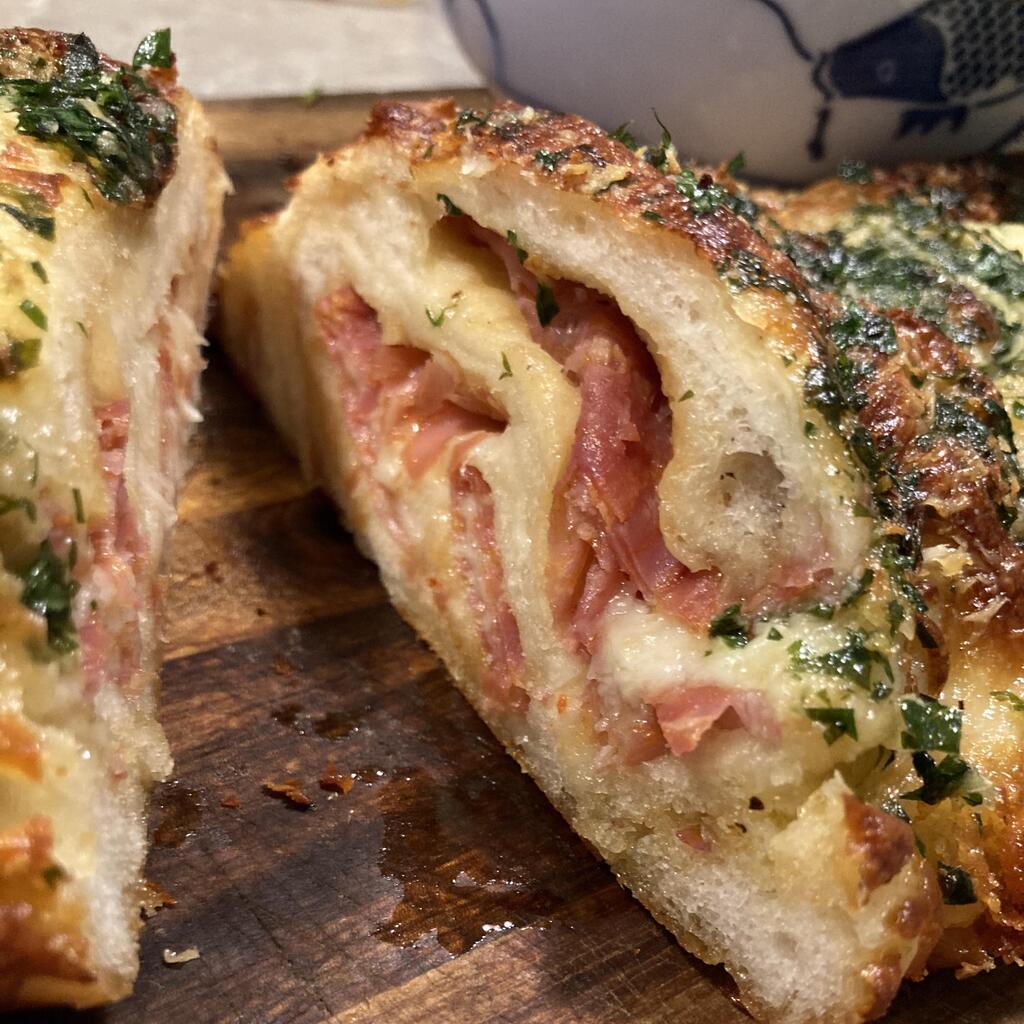 foodietechlab's tweet photo. [homemade] Pizza Babka #viral #trending #foodie #foodblogger #foodphotography #ff #tbt #ico https://t.co/TYg76d4BZu