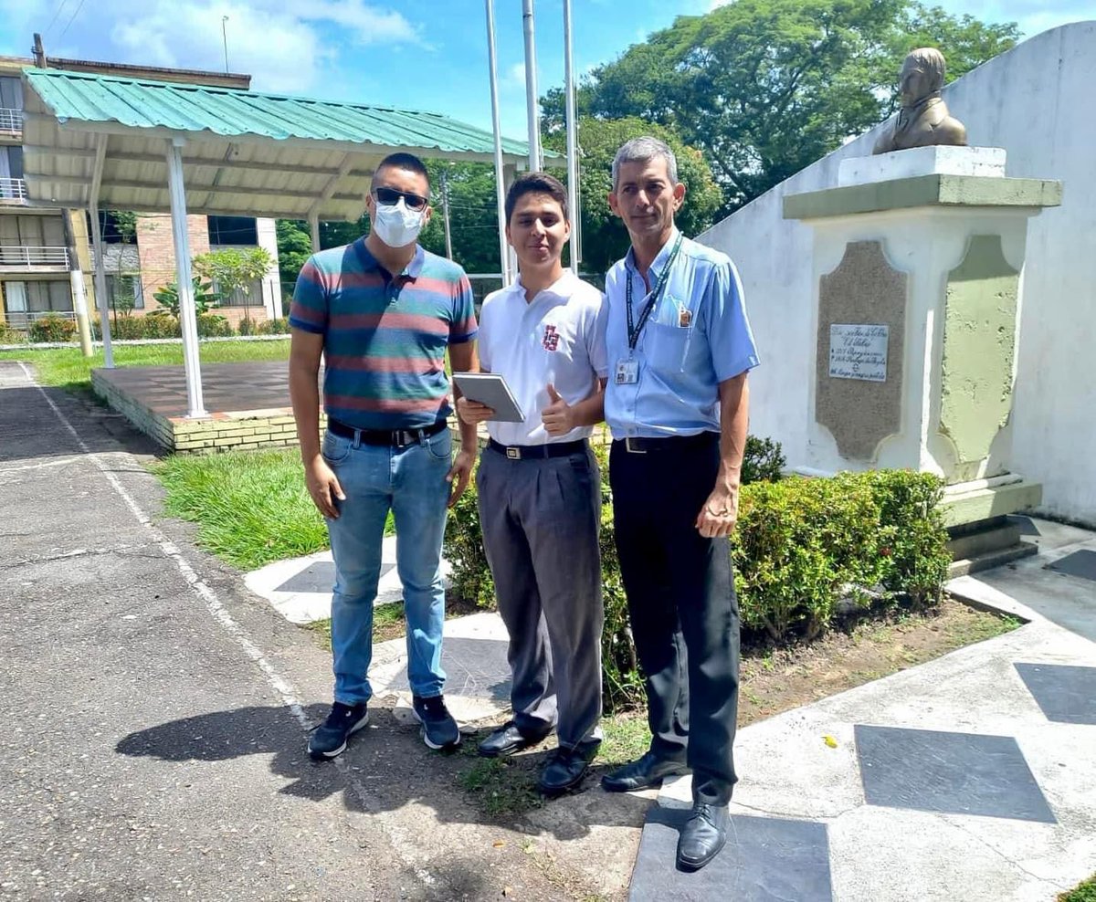 personerianilo's tweet photo. Visitamos los colegios participantes del concurso de ensayos alusivos a la «SEMANA DEL DETENIDO DESAPARECIDO» #DesaparecidoNoEsOlvido ¡Felicitamos a los estudiantes de la I.E.D. Oreste Sindici, I.E.D. La Esmeralda y Liceo Francisco José de Caldas (Tolemaida) por su desempeño! https://t.co/7bpWzrjWV1