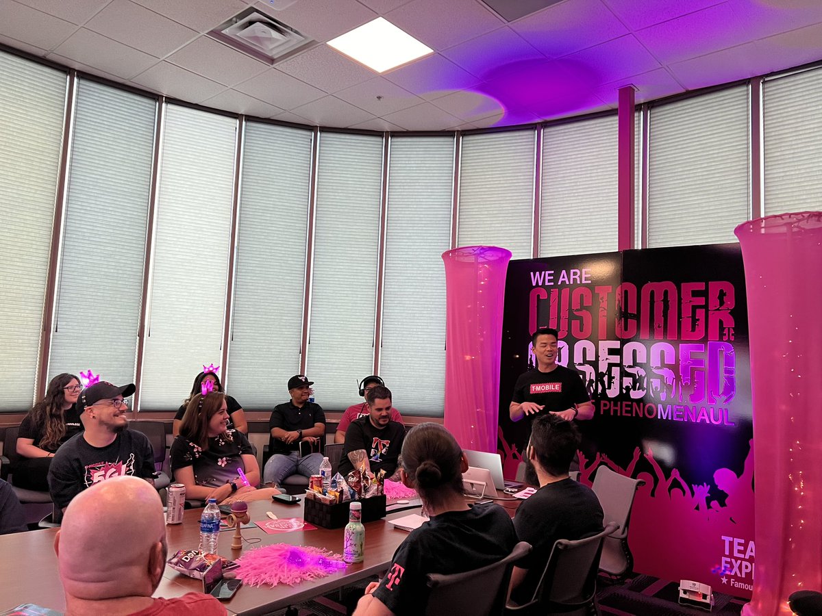 Talking Total Experience with our Fearless Leader! Tom Yang is BACK in Menaul y’all! #phenoMENAUL @tomjyang <a href="/LAS_SAC/">Lisa Audet Sayers</a> <a href="/JonFreier/">Jon Freier</a> <a href="/ScottMcCarthyAZ/">Scott McCarthy</a> <a href="/MichaelDuncanLA/">Michael Duncan</a>
