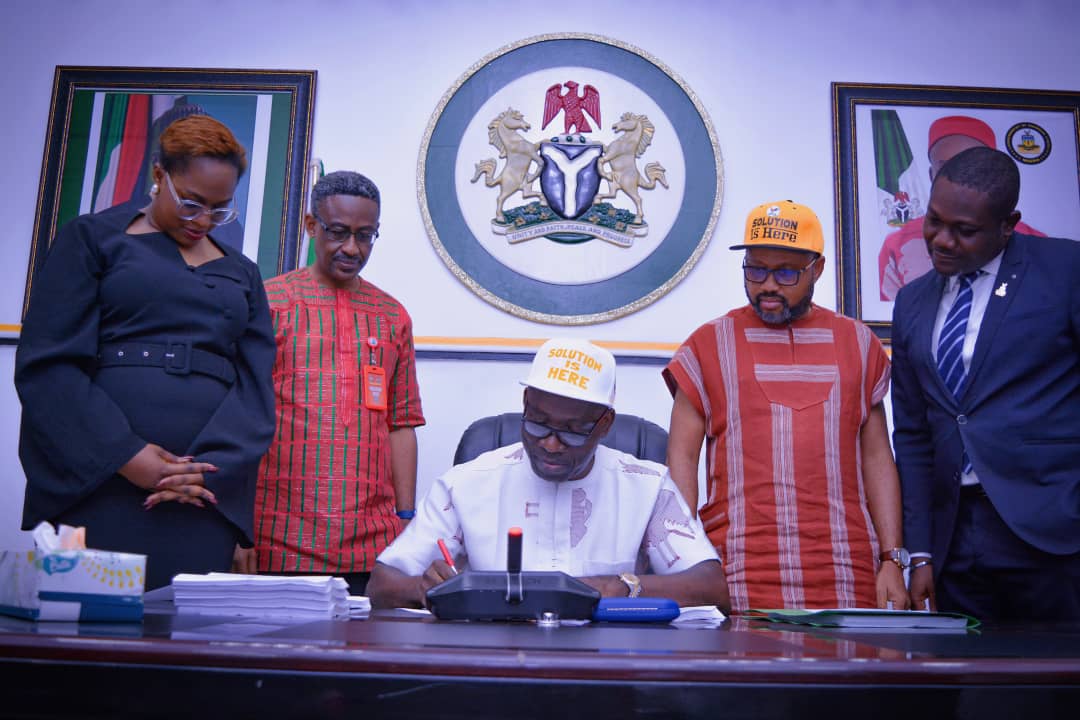 Governor Chukwuma Soludo, in fulfillment of his constitutional duty has signed the 2022 Revised budget of 169.6 billion naira into Law. He assented to the Budget on Thursday, July 20, 2022 at the Government House, Awka.