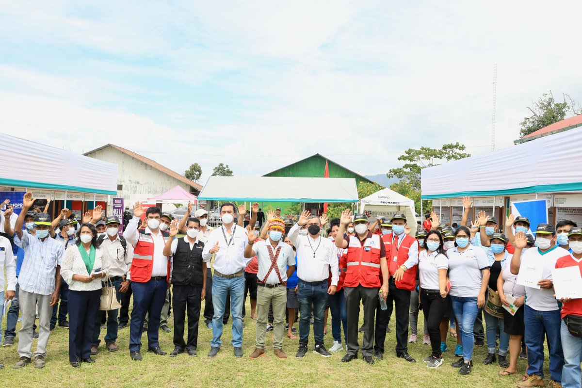 MinjusDH_Peru's tweet photo. A fin de seguir acercando los servicios registrales a la población, el viceministro de Derechos Humanos y Acceso a la Justicia, Guillermo Vargas, participa en la Expoferia Registral que la @SunarpOficial realiza hoy en el distrito de Nueva Cajamarca, San Martín. https://t.co/dWs0VcemeS