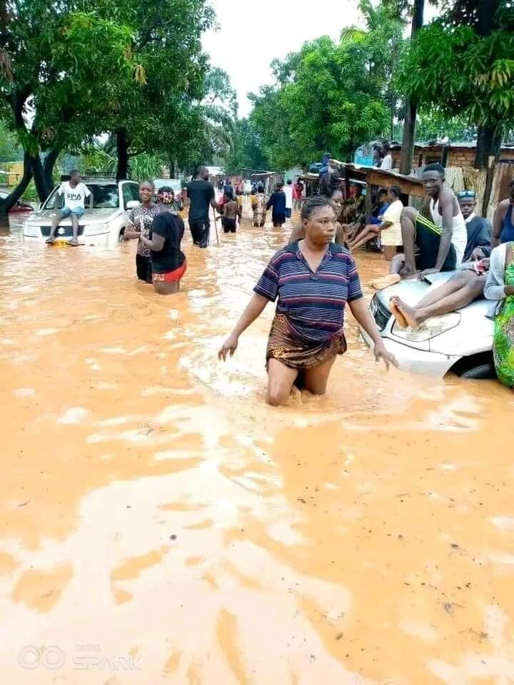 𝑼𝒏𝒆 𝒑𝒆𝒏𝒔é𝒆 𝒑𝒂𝒓𝒕𝒊𝒄𝒖𝒍𝒊è𝒓𝒆 𝒑𝒐𝒖𝒓 𝒄𝒆𝒔 𝒇𝒆𝒎𝒎𝒆𝒔 𝒒𝒖𝒊 𝒔𝒐𝒏𝒕 𝒅é𝒋à 𝒅𝒂𝒏𝒔 𝒅𝒆𝒔 𝒔𝒊𝒕𝒖𝒂𝒕𝒊𝒐𝒏𝒔 𝒅𝒊𝒇𝒇𝒊𝒄𝒊𝒍𝒆𝒔 à 𝒄𝒂𝒖𝒔𝒆 𝒅𝒆 𝒄𝒆𝒕𝒕𝒆 𝒑𝒍𝒖𝒊𝒆 𝒅𝒊𝒍𝒖𝒗𝒊𝒆𝒏𝒏𝒆.