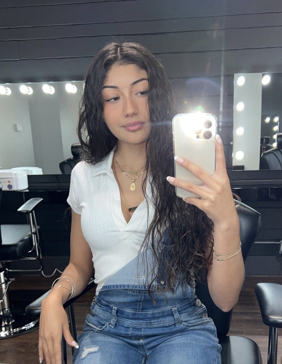 mia_sonrisa's tweet photo. #NewJeans #12yearsofonedirection https://t.co/kPqYzGKmha