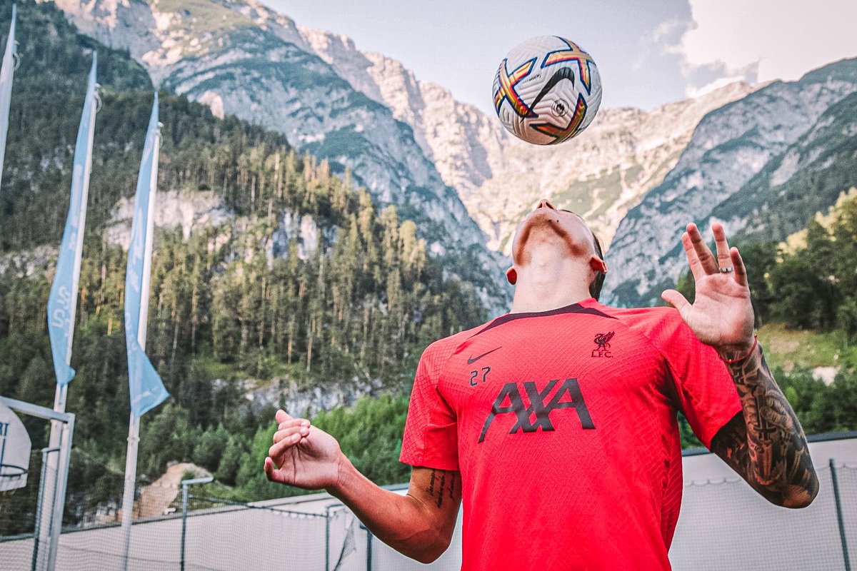 Darwinn99's tweet photo. The new @nikefootball ball for the @premierleague 🔥⚽️ https://t.co/6TEpnUxbQd