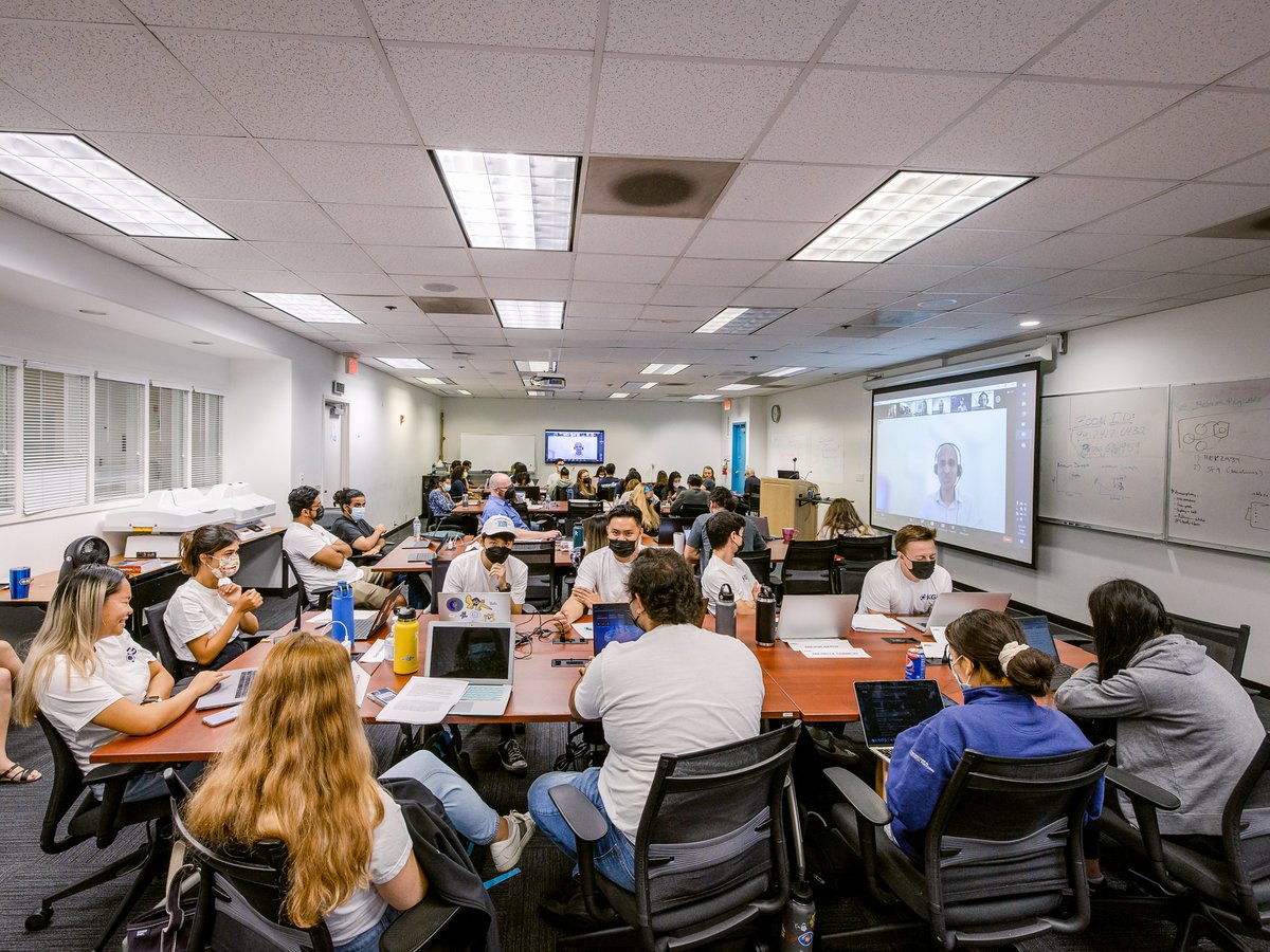KeckGrad's tweet image. Today, students in the Bioprocessing Summer Undergraduate Internship Training and Education (BSUITE) program met for their final presentations.

Students presented what they’ve learned during their internship at KGI over the last five weeks.

Congratulations, everyone! 👏🧪