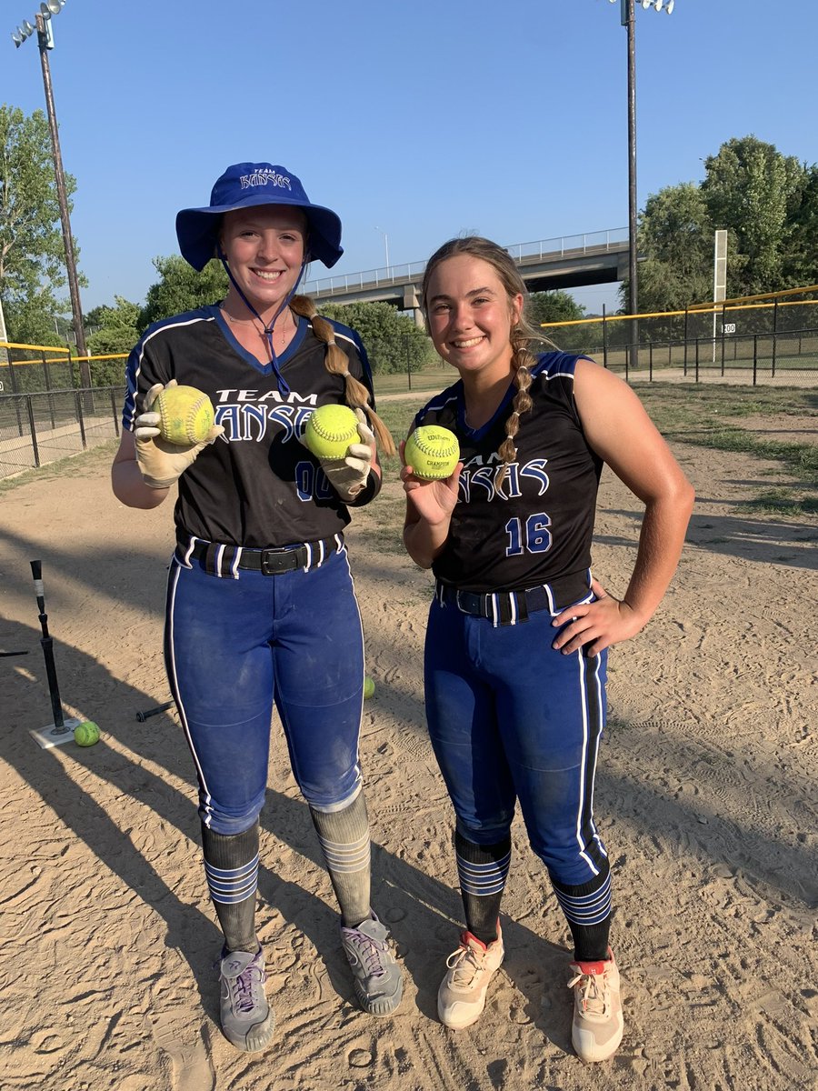 These two with some 💣 💣 this past weekend in WFCs. Why to go Maggie and Emily <a href="/LongwoodSB/">Longwood Softball</a>
