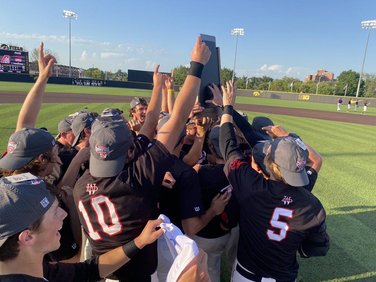3️⃣🅰️⚾️: #2 Western Dubuque takes home their first #iahsbb state title in school history with a 7-1 win over #1 Assumption‼️

🏆: iahsaa.org/baseball/state…