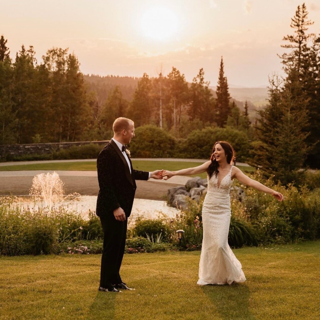 Tis' the season of weddings!

Here at Azuridge, our summers are filled with wedding planning. We are continuously immersed in wedding fever that fills the estate with love, friendship and community. We wouldn't want it any other way. 

📸: @elishyamariephoto

#yycwedding