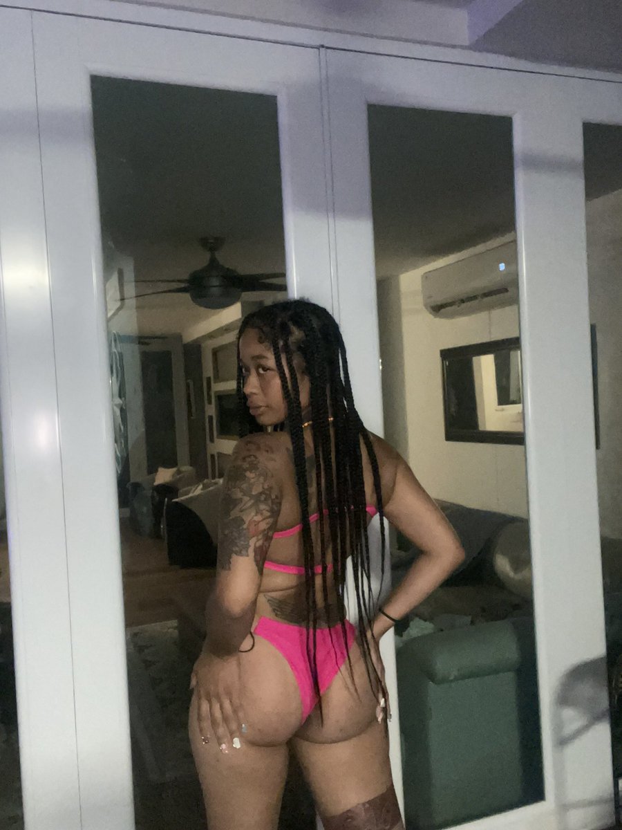 tiafreakyass tweet media