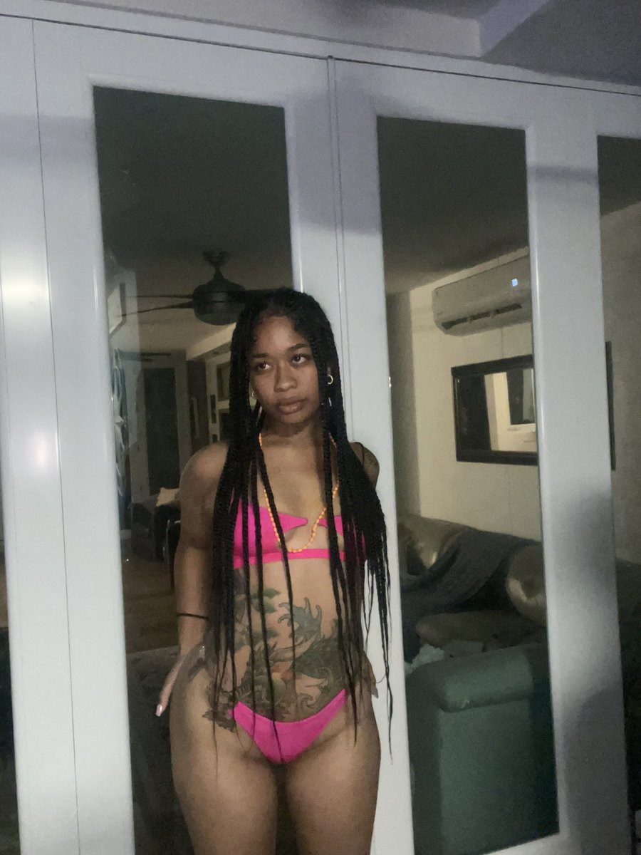 tiafreakyass tweet media