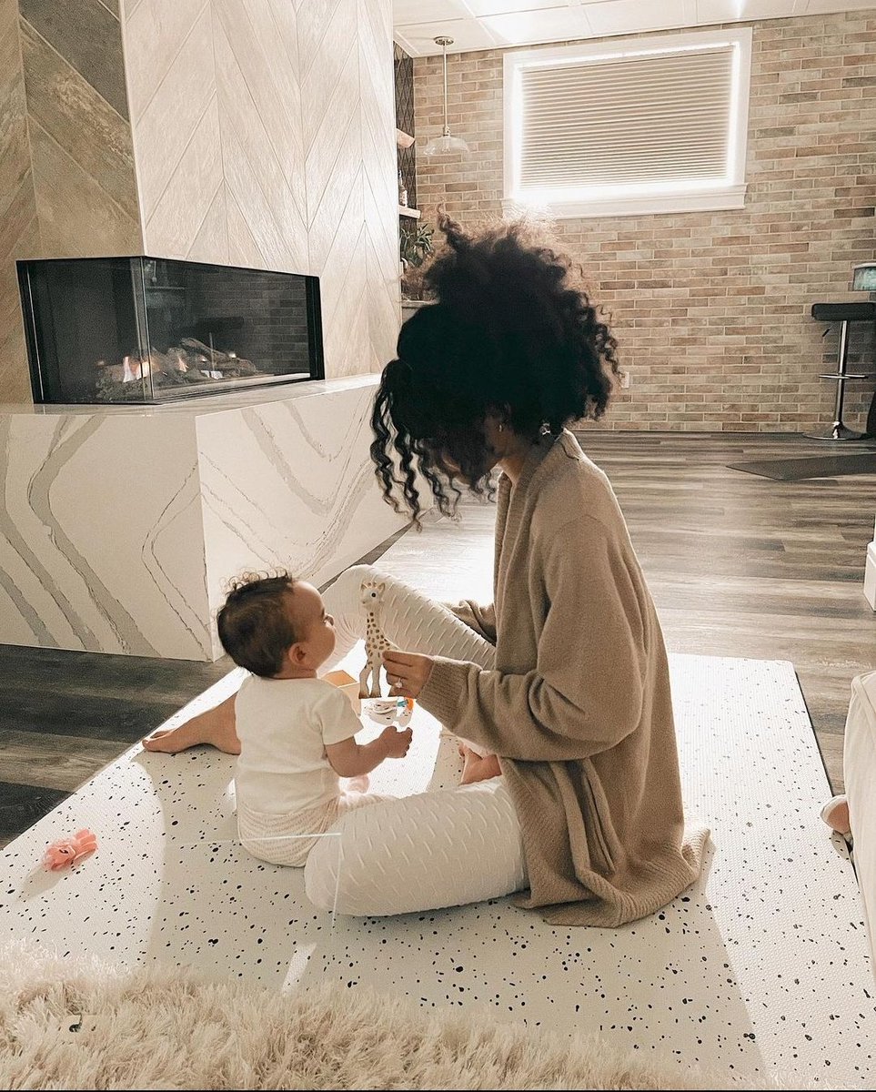 Perdón por desaparecer, estaba en mi pequeña burbuja de felicidad.
Espero que lo entendáis.