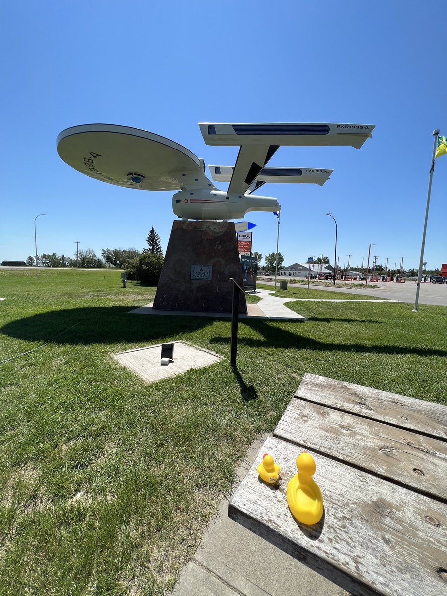cndbassetmom's tweet photo. The next stop for the #libraryducks was Vulcan Alberta!! They went where no ducks have gone before!! https://t.co/v79314Y47X