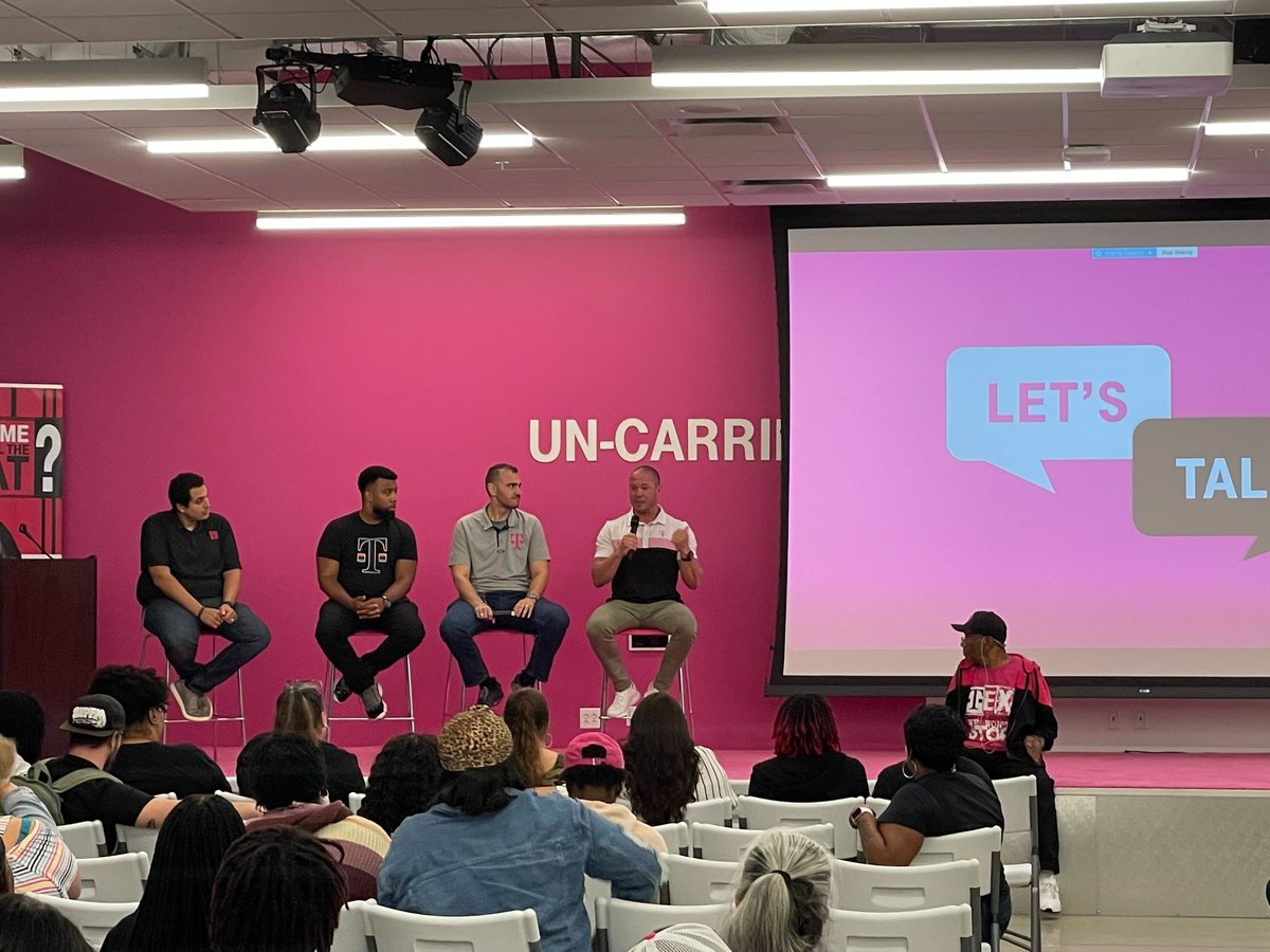 At the @CHSHeatFam townhall with the man himself @GaryXM10 and @WantMoreTeza talking all things Total Experience @TMobile and how the Retail / Care / Network teams are about to change the game 🙌🏾 @AmrWahba1080 @Dan_DiGirolamo @tomjyang @kateychamblin1 @csandoval111