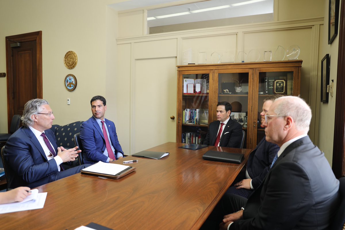 SenMarcoRubio's tweet photo. Senator Rubio met with @FortressInfoSec to discuss Fortress' work to develop the cyber workforce in Orlando and their partnership with @DeptofDefense in cyber supply chain security. https://t.co/fuuSnm0676