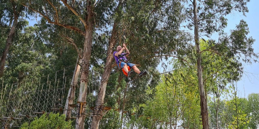 Talkdesk's tweet photo. #Talkdeskers during a #teambuilding activity helping each other through a ropes course in the trees. 🌳 💜 #lifeattalkdesk https://t.co/uSqpnVTQVR