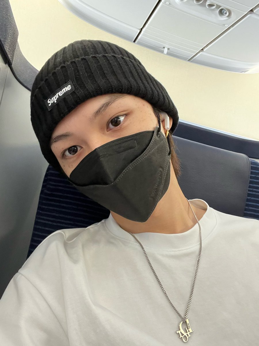 Felix 🐣 [220722] 01:24 pm

since i couldn’t sleep

i’ll sleep on the plane ㅎㅎ