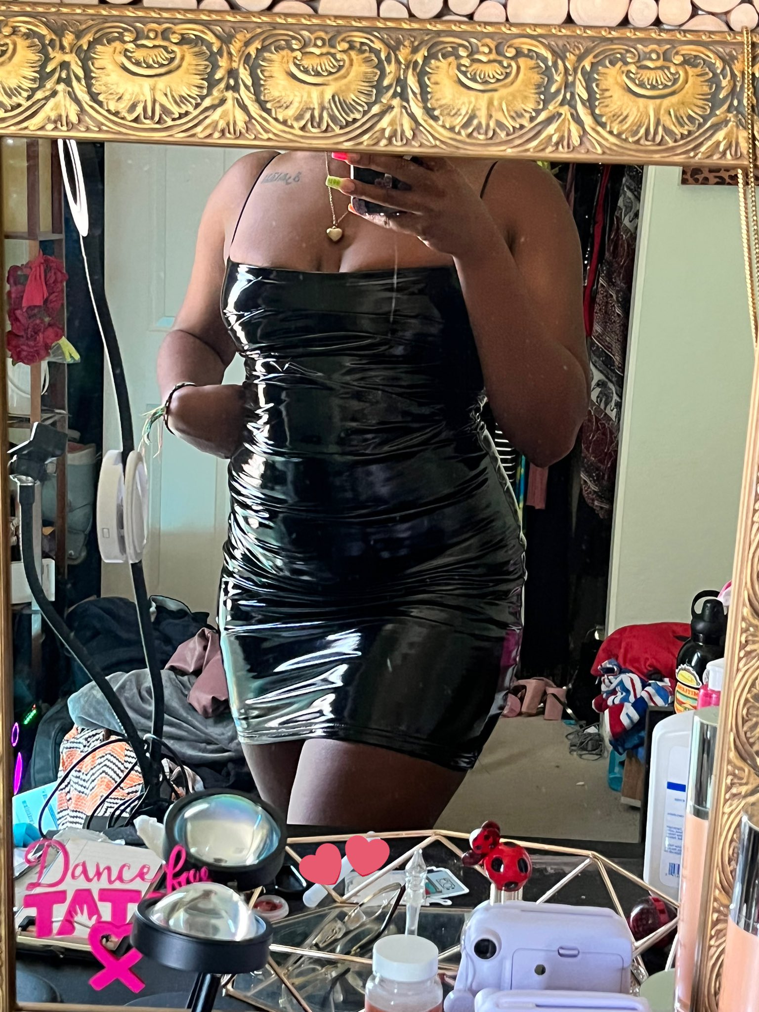 2 pic. Little black dress. 🖤 https://t.co/Oj8cnS4k2f