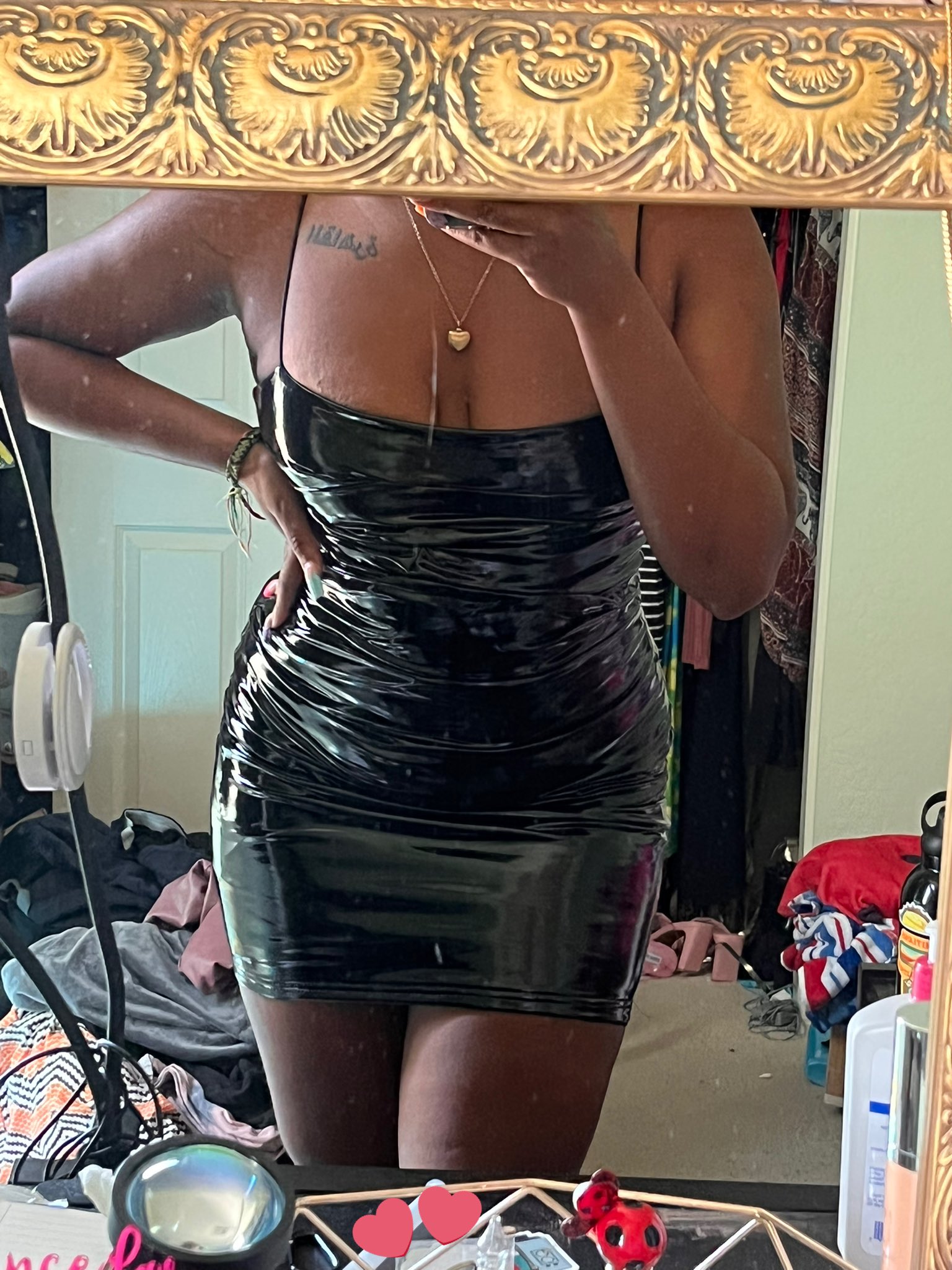 4 pic. Little black dress. 🖤 https://t.co/Oj8cnS4k2f