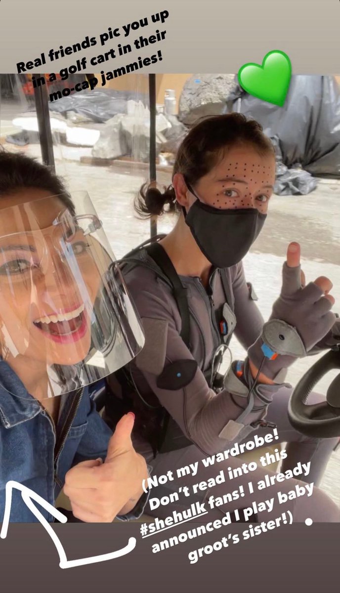 SheHulkBRA's tweet image. Nova foto de Tatiana Maslany e Ginger Gonzaga nos bastidores de She-Hulk. 💚