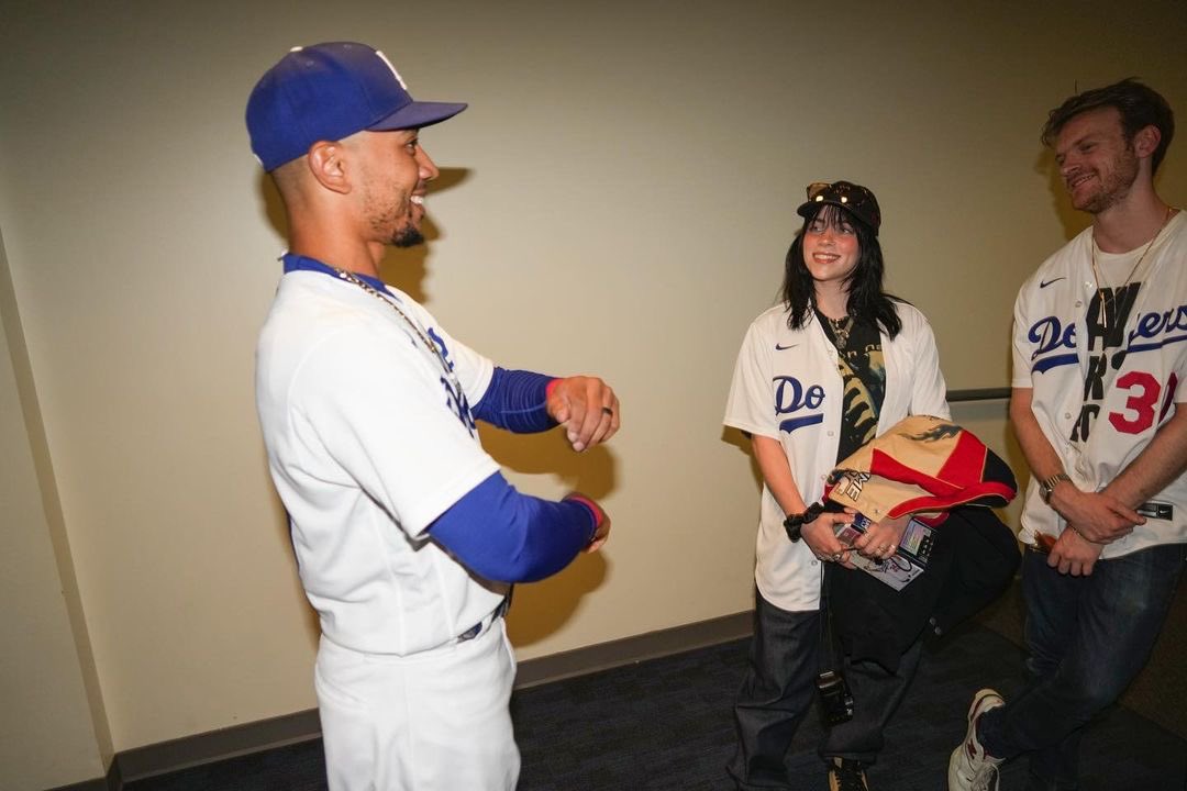 Billie Eilish Tours on Twitter "Billie alongside finneas, Patrick and