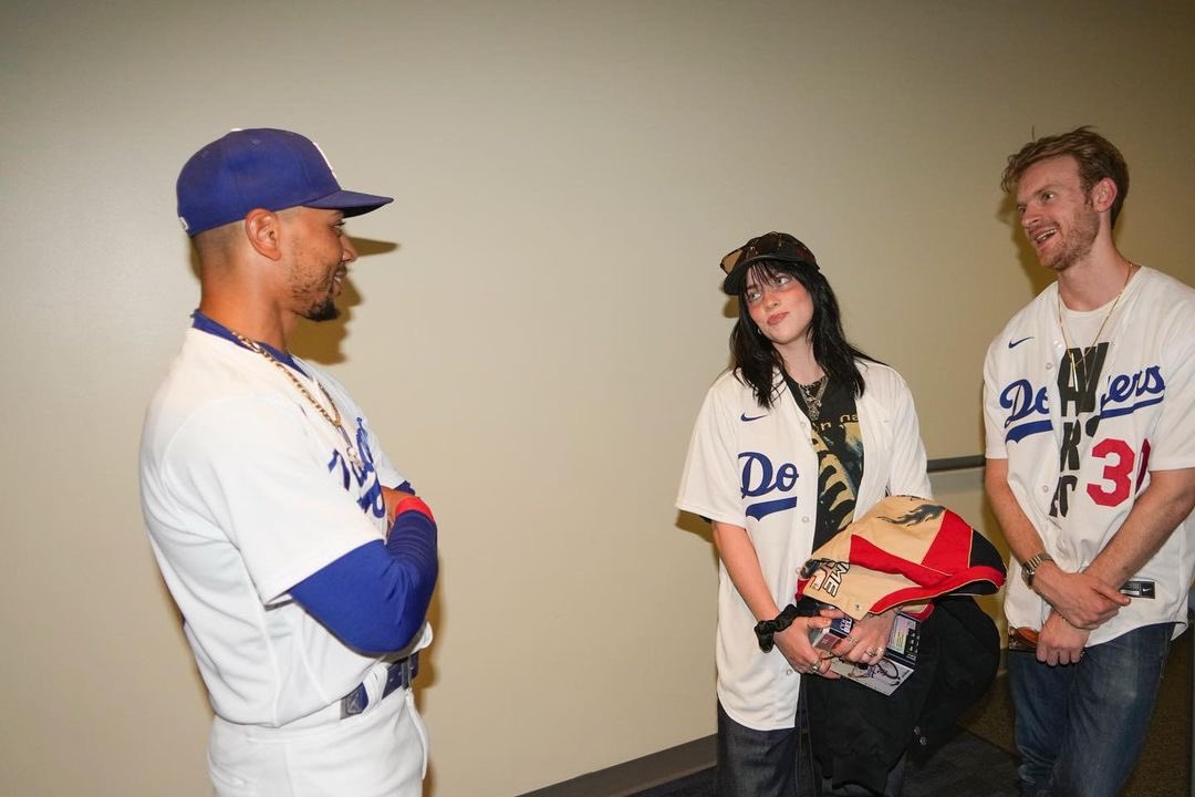 Billie Eilish Tours on Twitter "Billie alongside finneas, Patrick and