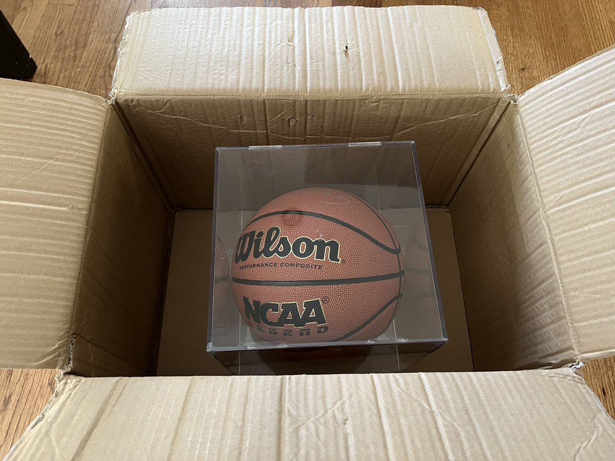 zeroxnfts's tweet photo. Hey @garyvee, as a collector I know you understand the importance of handling and presentation. I’m hoping you can make the @CandyDigital team aware of that. This is a delivery I got for a 1/1 Sweet Futures purchase. Loose ball, no COA, not even a thank you note. https://t.co/z8YlQQEV8M