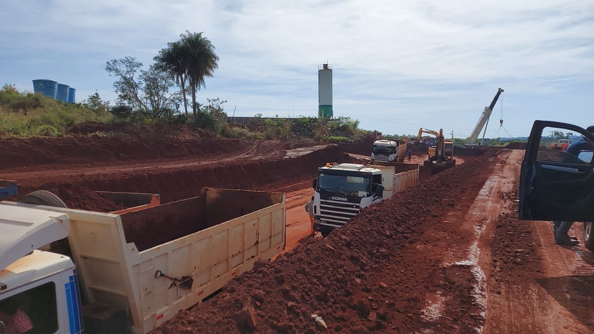 ArnoldoWiens's tweet photo. Acceso al Puente de la Integración en Pte Franco. Hoy el Viceministro de Obras, Ing Rodolfo Segovia estuvo en zona de obras, verificando este nuevo frente de tareas en el @CorredorEste @mopcparaguay @AgendaCAF @MaritoAbdo https://t.co/YsAsYZdsZt