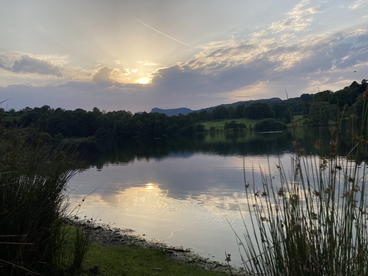 MeiLoft's tweet photo. @ThePhotoHour Loughrigg Tarn https://t.co/BOiFmoOUt0