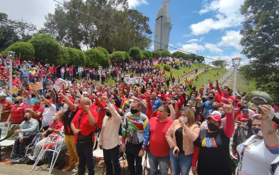Gerardo4fPsuv's tweet photo. Con la presencia de nuestro enlace estadal de la Dirección Nacional del PSUV, el camarada @PedroCarreno_e y más de 40 movimientos sociales, fue instalado y juramentado desde el Monumento a la Paz, el Congreso de la Nueva Época en el estado Trujillo.
#NuevaÉpocaVenezuela https://t.co/2PiwdzcqE1