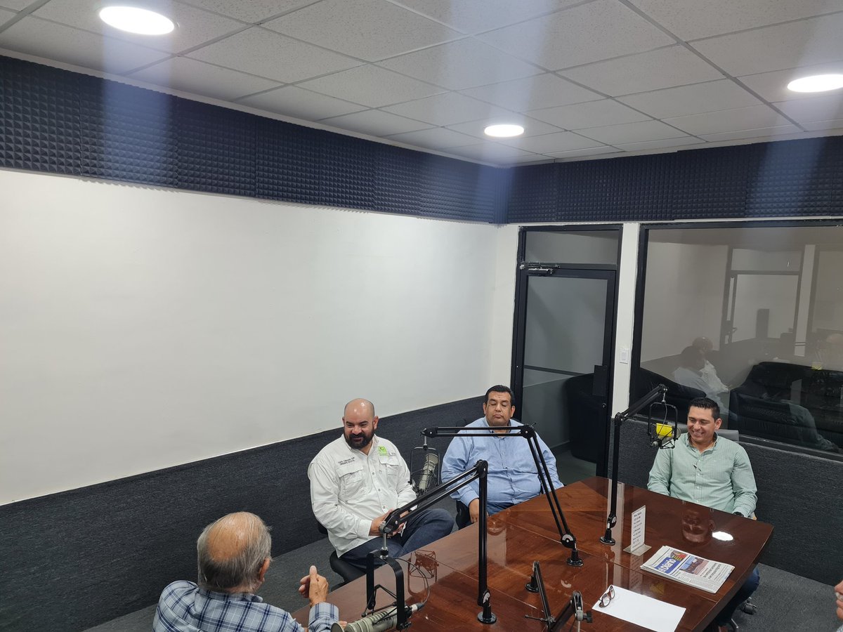 Calvin Valenzuela Suilo (@calvinvs) on Twitter photo Un gusto platicar con el maestro <a href="/Raymundoestrada/">Raymundo Estrada Charles</a> y con Don Pablo Lechuga en su gustado programa #MasNoticias de la 107.9Fm Un gusto platicar con el maestro <a href="/Raymundoestrada/">Raymundo Estrada Charles</a> y con Don Pablo Lechuga en su gustado programa #MasNoticias de la 107.9Fm