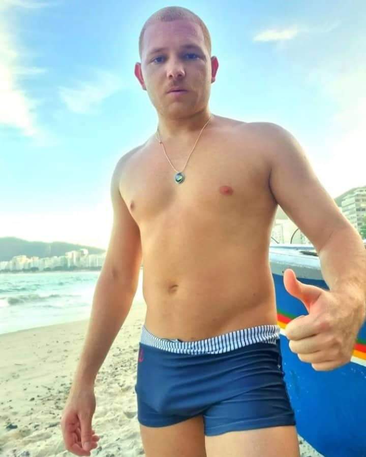 Ademirbrasil10's tweet photo. Um degrau de cada vez! Com muita atenção e equilíbrio 🌴🌴☀️🩴
.
.
.
.
#homem #homembrasileiro #homemsexy #homemquesente #homemquesecuida #homemmineiro #bissexual #boy #boyfriend #sunga #sungaazul #modapraiamasculina #praiaesol #superdotados #homemsedutor https://t.co/gdcYOuuA6J