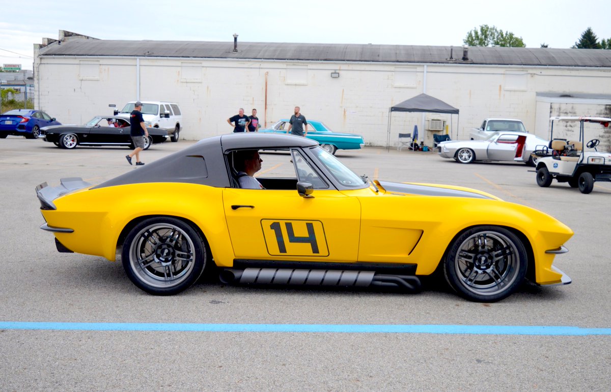 ForgelineWheels's tweet photo. A future so bright, he’s gotta wear shades. Bob’s #protouring #corvette was a #goodguyssummitracingnationals #SMOTY finalist on #forgeline #DS3P! https://t.co/44wtka5wP7 https://t.co/yXlu5Mmu2w