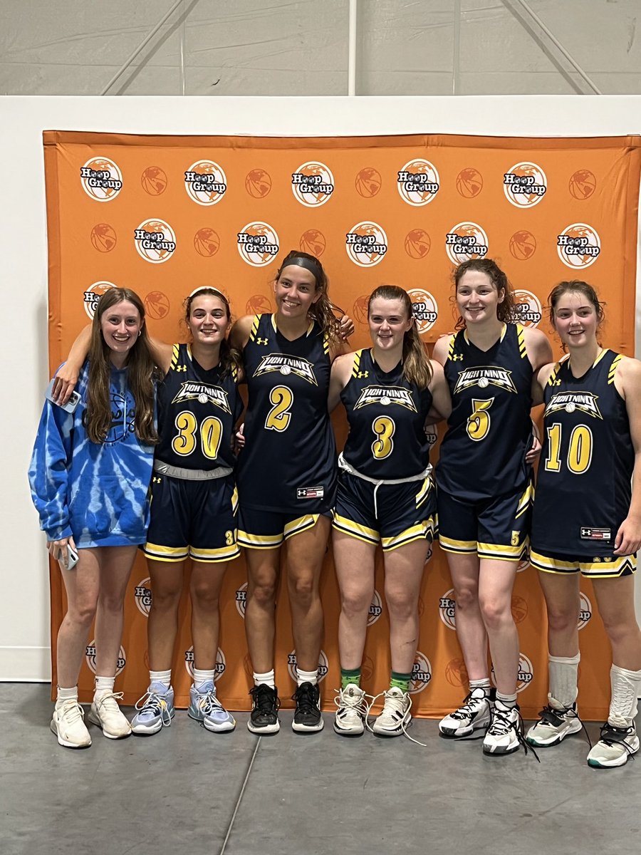 CaiseyHeyman's tweet photo. On my way home from MoheganSun, my last AAU tourney. Thanks Coach Flynn, Hammersley &amp; Lauren for the last 3 yrs. I am so grateful for you being in my life &amp; helping me reach the next level. Thanks to my teammates for being more than teammates. I will cherish our years together.❤️ https://t.co/ipKjXNQkee