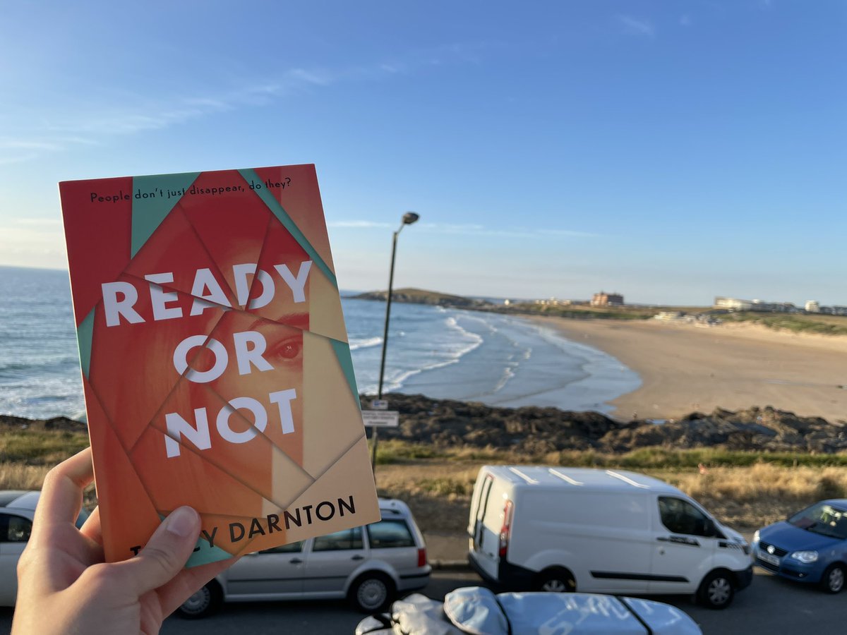 BethanyJWinter's tweet photo. Appropriate reading #ReadyorNotYA in #Cornwall, the setting of the first chapter π & home to Creek House βοΈ π π
#FindKat https://t.co/9sGTotCaUP