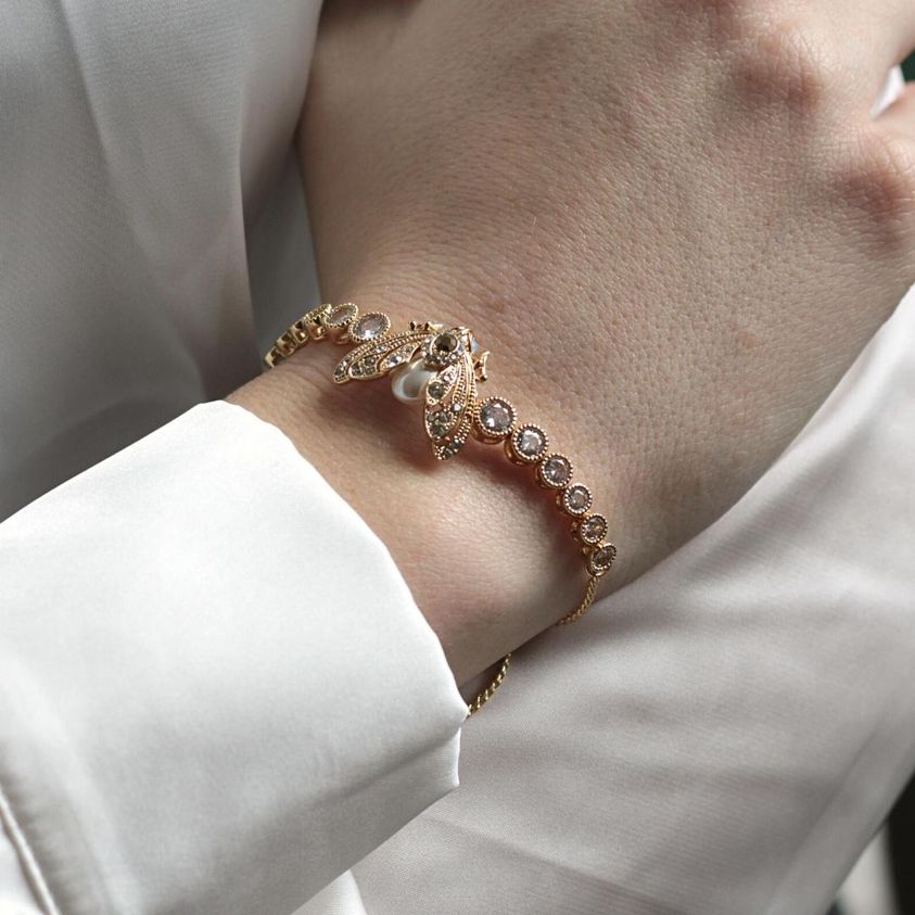 ✨ The Moth Collection| The Cream Pearl 🐚Edition  

The Perfect Summer Accessory 

billskinnerstudio.com/search?q=moth