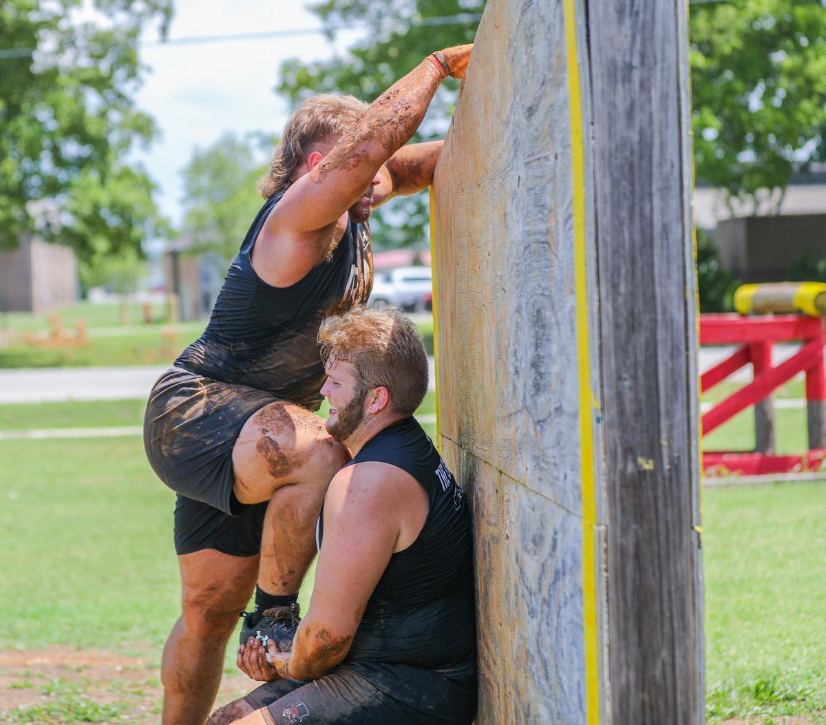 MGWaltLord's tweet image. (2/2)  Thank you, @1_32_CAV “Bandits”, 1st Brigade Combat Team @101Bastogne, 101st Airborne Division (Air Assault) @101stAASLTDIV, for partnering with our student athletes!

#Bastogne! | #ScreamingEagles! | #LetsGoPeay!

@GovsFB | @letsgopeay