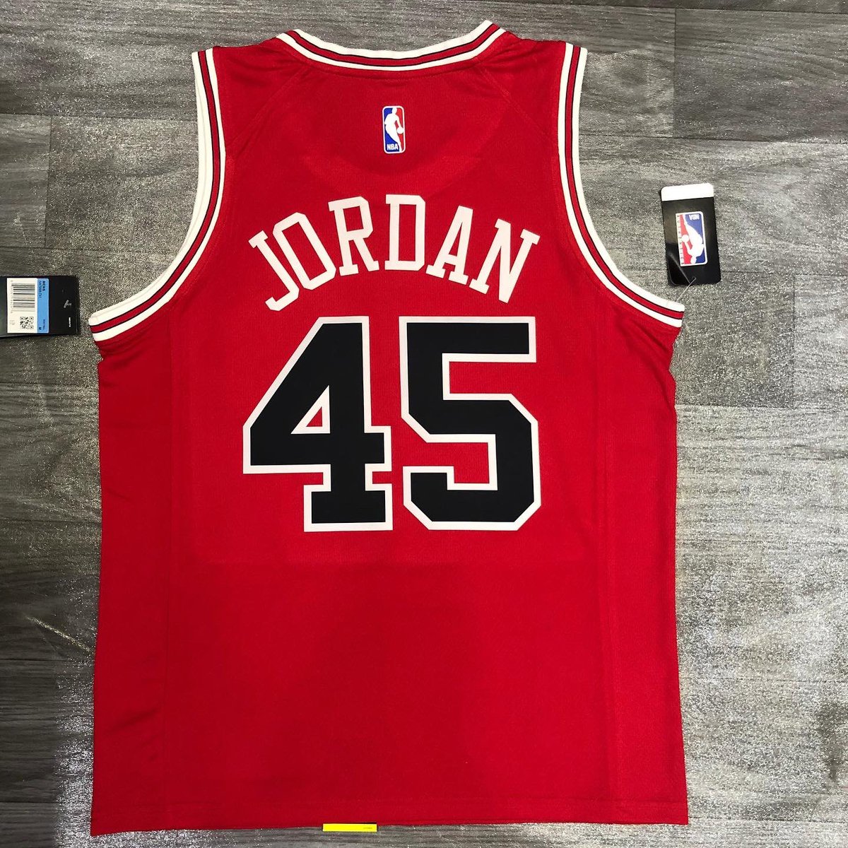 JerseyCentral1's tweet photo. 1995 Chicago bulls #michaljordan jersey
Jersey Size: S M L XL 2XL
DM for payment info https://t.co/FKrdH1UeEx
