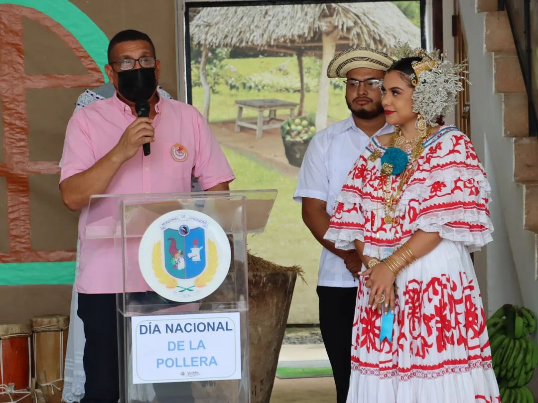 franrodj0202's tweet photo. El @MunicipiodePme realizó un reconocimiento a La Pollera Panameña y Penonomeña, en una Docencia Cultural en el Lobby de la Alcaldía, ya que por la situación actual que vive el país, el acto tuvo que ser reformulado. Esperamos que para el próximo año celebremos como se lo merece. https://t.co/6U52VY0kmi