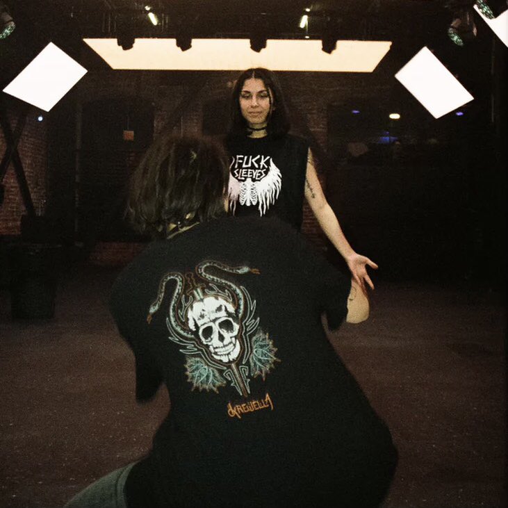 [👕] • Ya se encuentra disponible la mercancía del tour “The Body Never Lies” de <a href="/Krewella/">Krewella</a>. 

Link: krewella-merch.myshopify.com