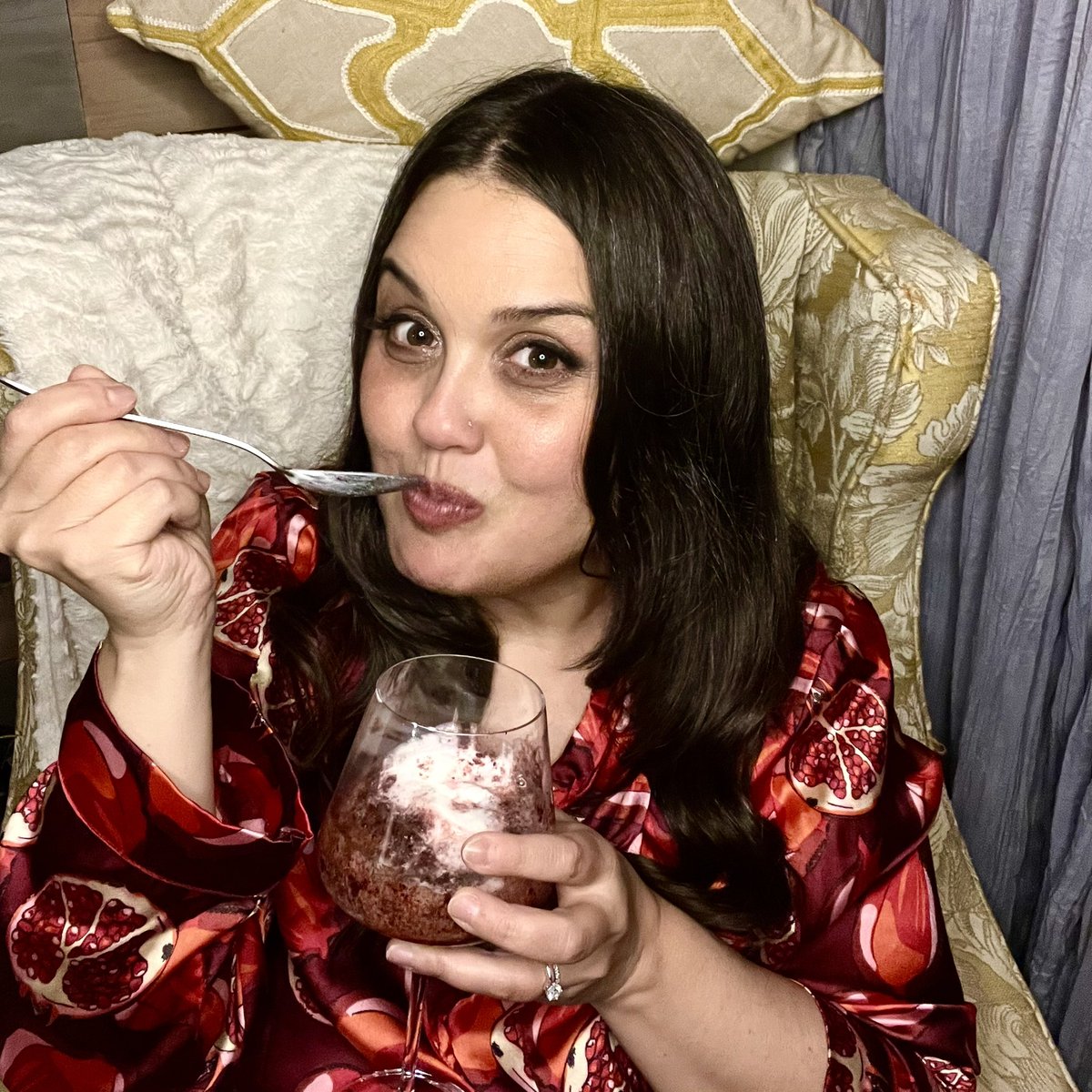 SaraMPayan's tweet photo. Happy Friday Peeps!❤️

Here’s to celebrating the weekend and saying yes to dessert! 🍧🫐🌱✨

#herestotheweekend #happyfriday #eatyourdessertfirst @plantedwithsara https://t.co/hWpiQEMUXK