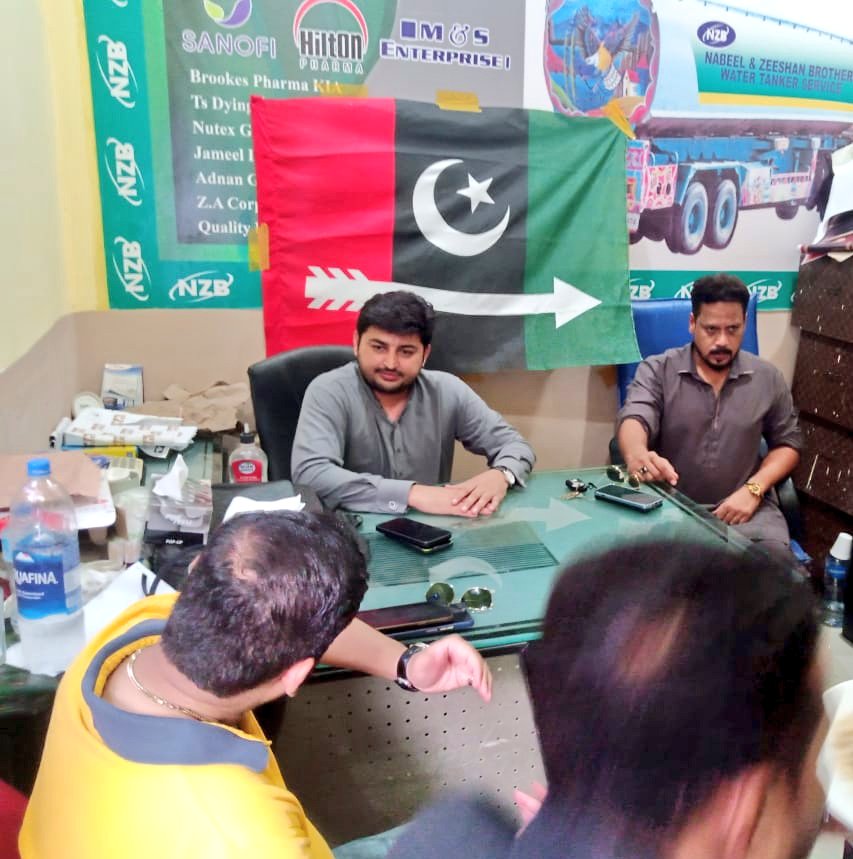 ppp_ward_01's tweet photo. وزیر بلدیات کے کوآرڈینیٹر طارق خٹک صاحب نے یوسی 3 ضلع کورنگی کا دورہ کیا اور پیپلز پارٹی کے نامزد چیئرمین عرفان خان, وائس چیئرمین شیراز حسین اور نوید الرحمان سے ملاقات کی.

 حلقے کے مختلف مسائل زیر بحث آئے اور  عوام کی بہتری کے لیے مسائل کے حل کے لیے بھرپور تعاون کا اظہار کیا. https://t.co/Ce2Zbdy9qD