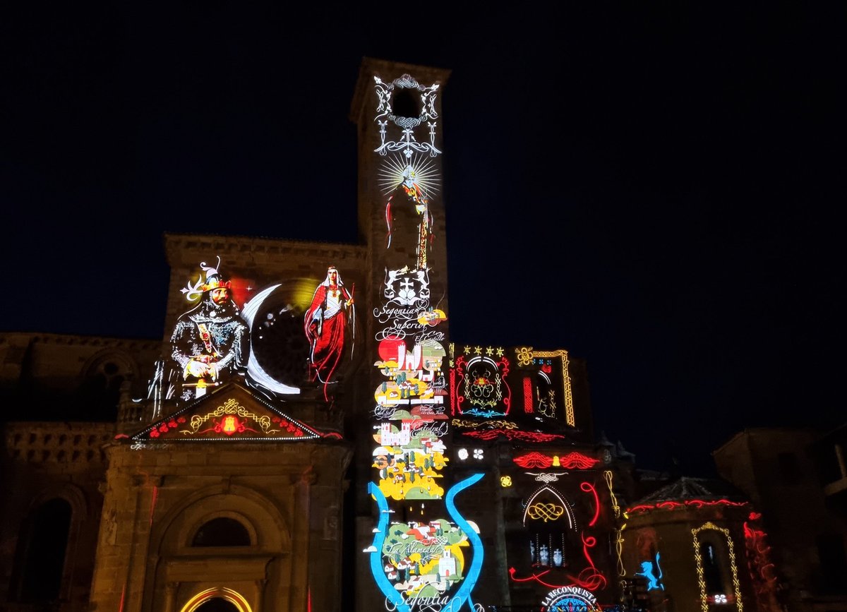 cortesclm's tweet photo. ✳️ Tras la inauguración de #Atempora y un recorrido por la exposición, ha tenido lugar un espectáculo de luz y sonido, con proyección de video mapping sobre la fachada de la Catedral, dentro de los actos del IX Centenario de la Reconquista de la Ciudad de #Sigüenza https://t.co/uWcnhM65tX