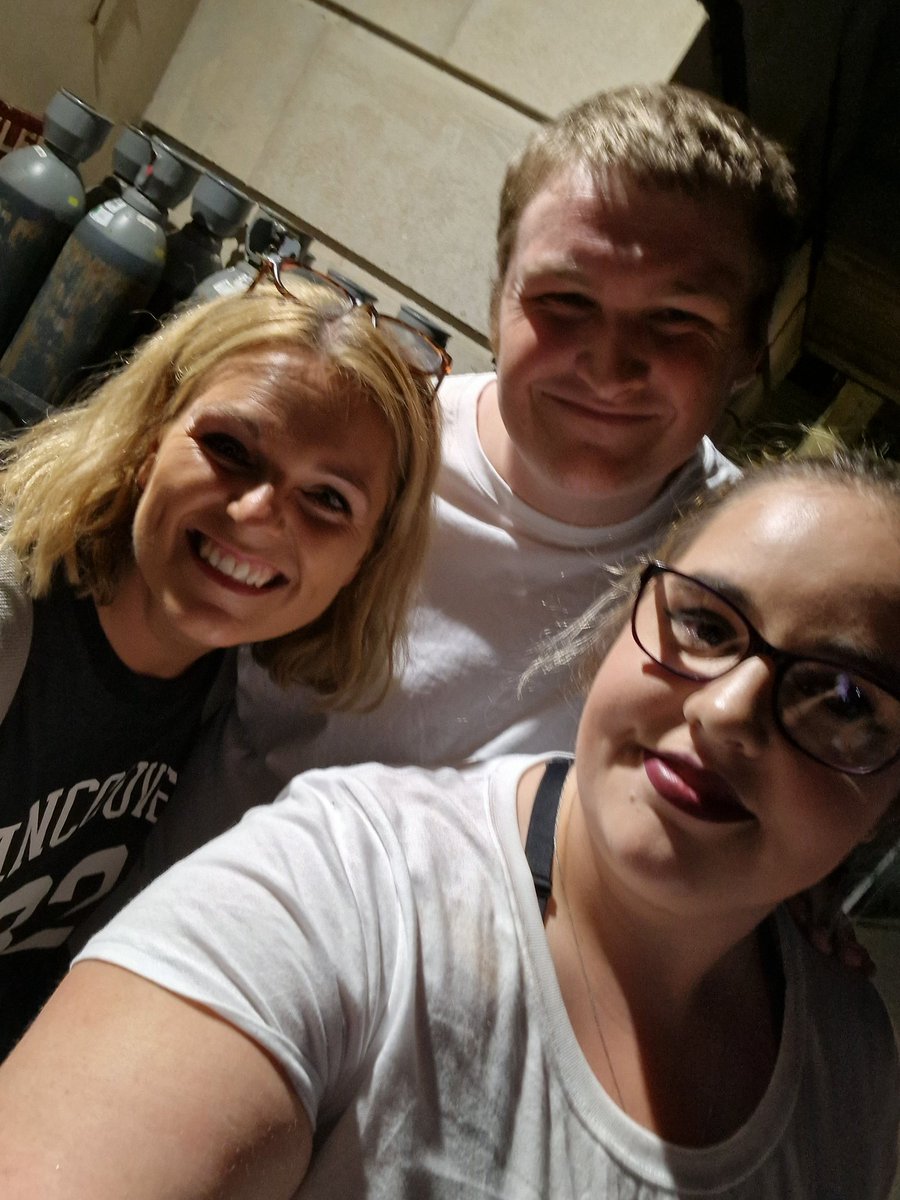 Thank you to @SaraPoyzer and the cast of Mamma Mia 💙 I had such an amazing time toinght (again) I hope to see you again one day (If my husband will let me book a 3rd trip)