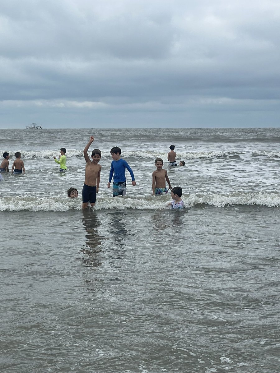 rfjeffcoat's tweet photo. Sandy toes and smiling faces on the last day of Owlventure!  Beach day is the best day!  See you in August! @angeloakes https://t.co/4zhNqZZ0Fh