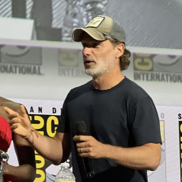 dead_univers's tweet photo. Andrew: "J'ai tellement hâte de remettre mes botes de cow-boy"
ET MOI DONC, J'AI TELLEMENT HATE DE TE REVOIR MON POULAIN #TWD #TWDSDCC #SDCC https://t.co/PyYlFRX3lg